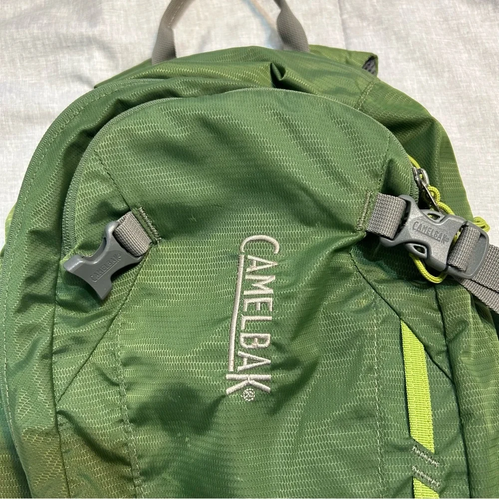 Camelbak Cloud Walker 18 Hydration Green Backpack Hiking Outdoor Gorpcore